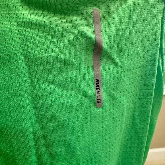 5 for $30 NIKE Green Dri-Fit Tank Top - Picture 4 of 6